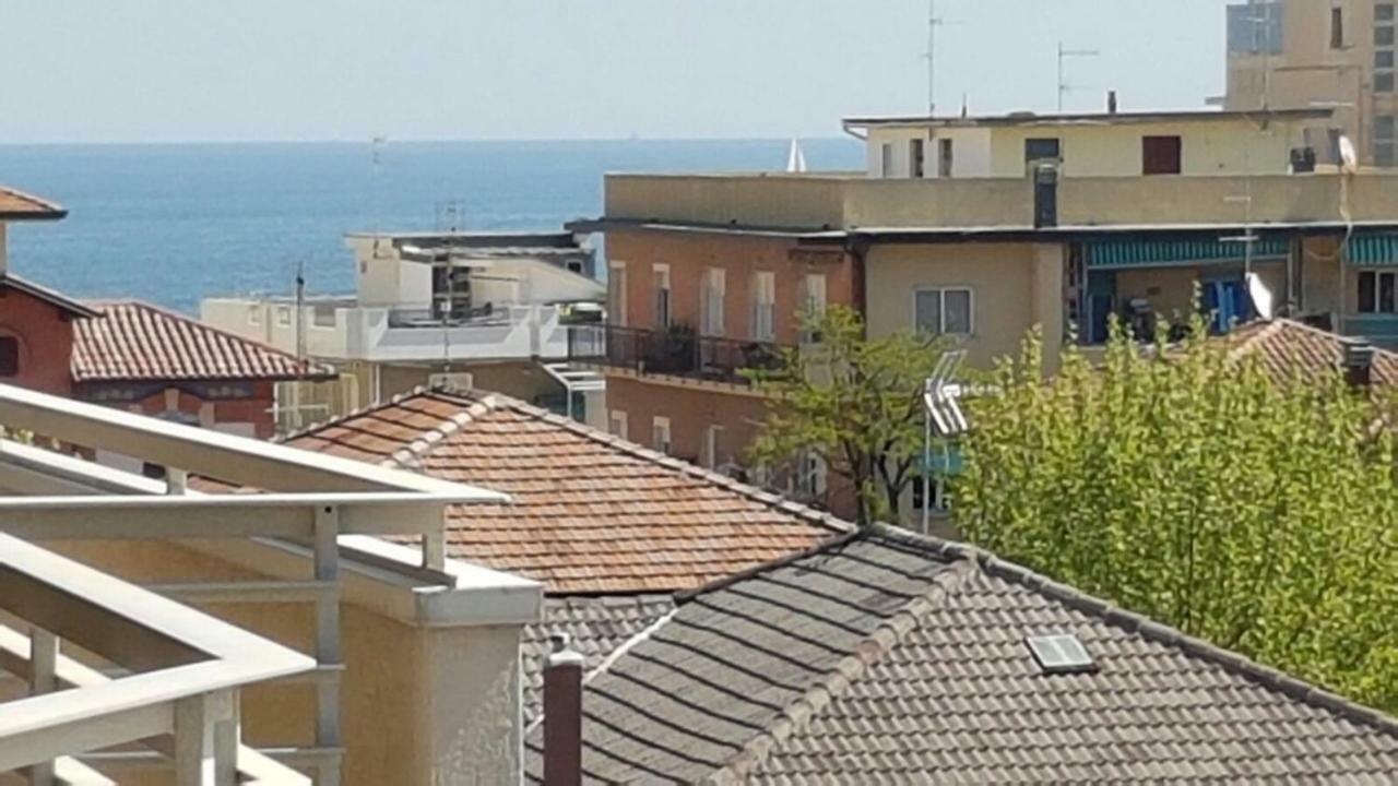 Domus Maris Viserba, Spiagge E Centro A 100 Mt, Promo Maggio Fiera Macfrut, Fieravicola, Expo Dental, Meeting 里米尼 外观 照片